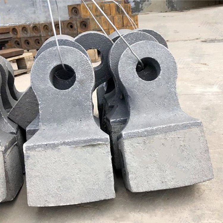 復(fù)合破碎機錘頭、合金反擊破板錘、錳鋼鍛造榔頭等礦用粉碎配件鑄造件全解析